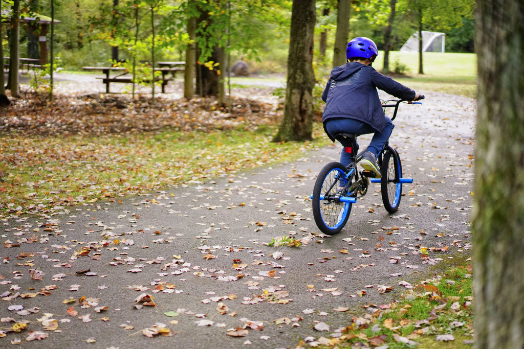 20 Kent Bicycle Chaos Boy's Child Bicycle, Matte Black and Blue